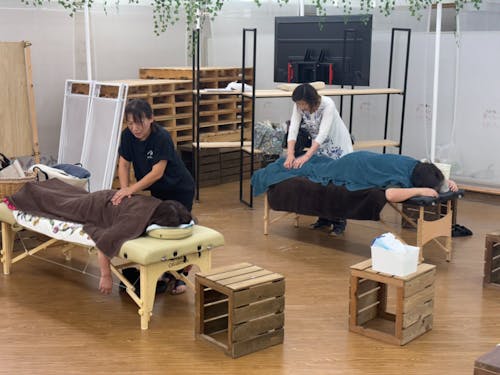 整体屋さん。立ち仕事も多いふねひきパークの従業員の方が隙間時間に利用