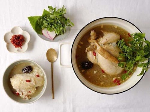 「土佐はちきん地鶏」を使ったサムゲタン(大川村)