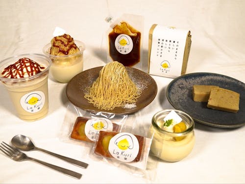 自社栽培栗100%の栗ペーストを使い、様々なオリジナルスイーツを提供しています。