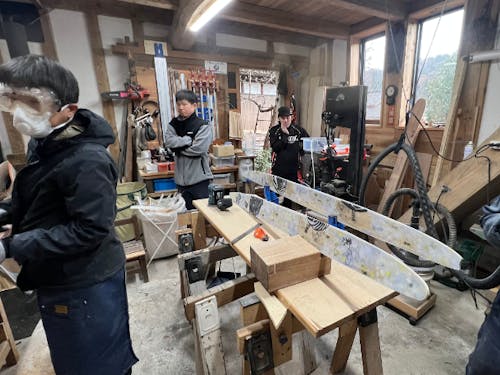 スキー板の設計や錆止め塗り