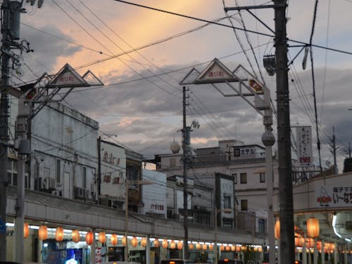 古いと新しいが共存する通り町商店街