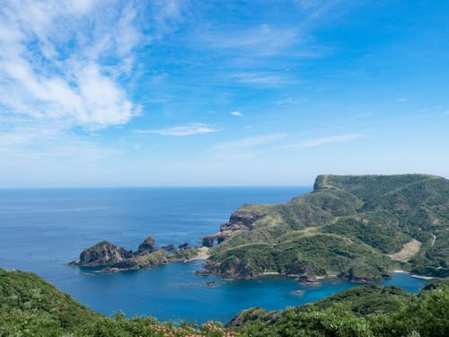 日本海の荒波に削られた奇岩群「国賀海岸」