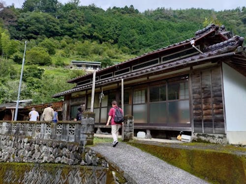 空き家ツアーに出す物件を調査中