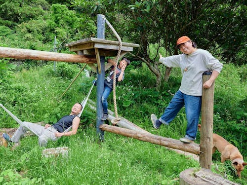 中林養蜂を営む中林ご夫妻&息子の要芽(かなめ)くん。2013年に勝浦市に移住