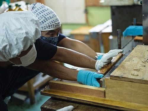 首里石鹸の手仕事