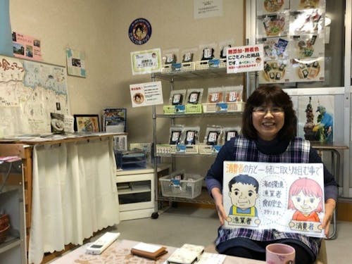 紙芝居をしてくれる阿部民子さん