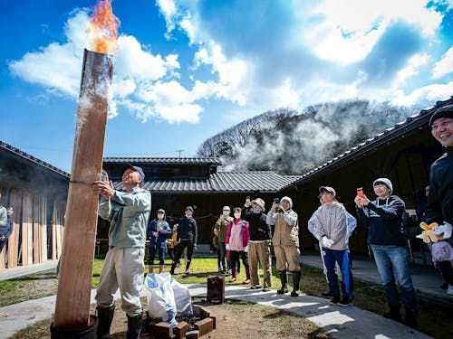 まずは大工さんの見本を見て勉強