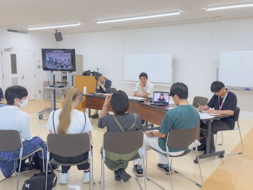 意見交換で語る日野町長・堀江和博さん