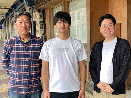 左：沖島副理事、中央：竹添理事長、右：藤田副理事