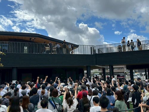 安井さん、撮影中！（ヒント：左上）