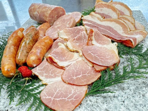 若桜町吉川地区にある「手作りハム工房つくしんぼ」のウインナー