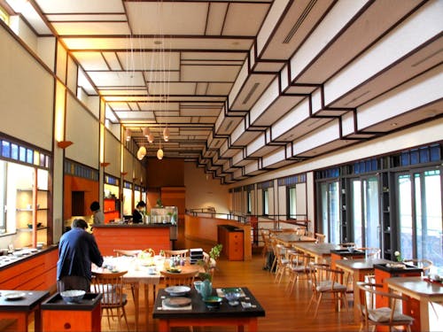 【集合場所の美術館】陶芸家や茶人による、まちづくりが展開。