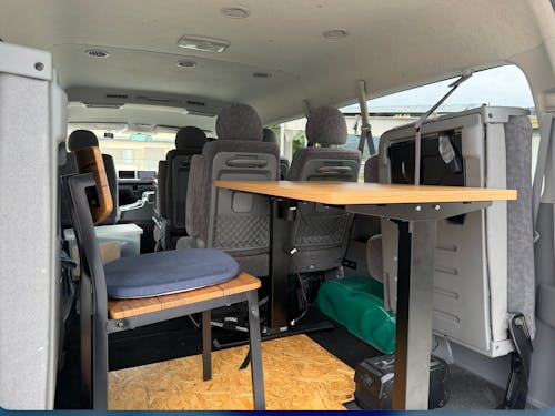 FLAP号の後部にデスク！オフィスカーでお伺いします！