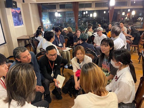 地元の中高生や外国出身の方も多く参加