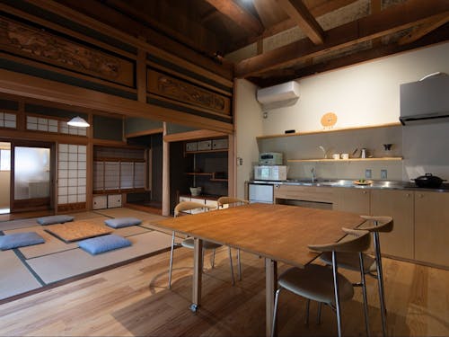 空家を改修したMETATE HOJOのキッチン