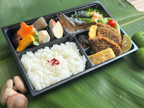 ランチはこの日のために考案した「加茂谷弁当」