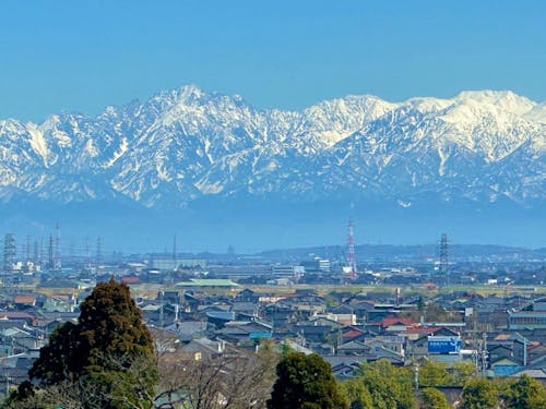高岡のまちから見える雄大な立山連峰の景色。ここでの暮らしに憧れた要因のひとつです