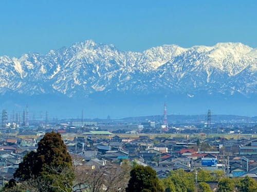 高岡のまちから見える雄大な立山連峰の景色。ここでの暮らしに憧れた要因のひとつです
