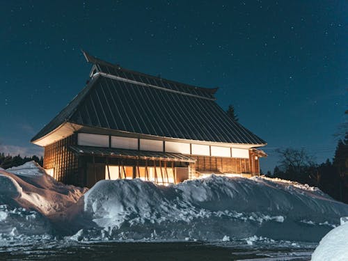 改築した古民家、旧野崎家に宿泊。