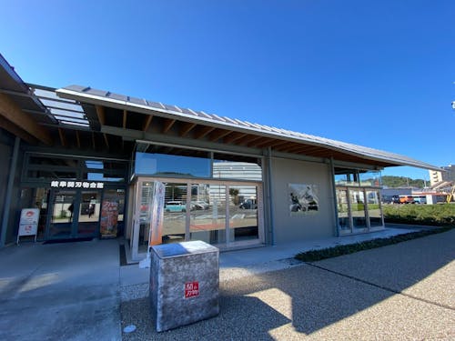 地域視察で訪れる「せきてらす」は関市観光の玄関口!岐阜関刃物会館も併設しています