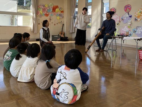 幼稚園児の前で演奏会したよ