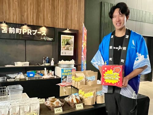 現役協力隊の若林隊員。エスコンフィールドにて特産品PRに貢献