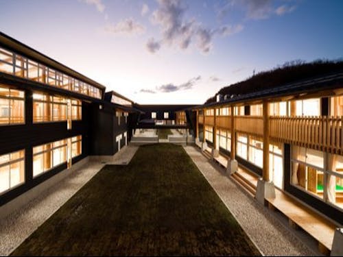 町有林のスギ、ヒノキを活用した木造校舎