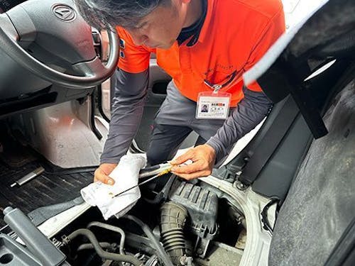 車両のメンテナンス作業