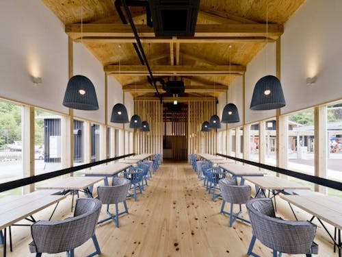 休日のカフェスペースは、いつも満席になります