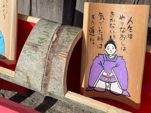 お家の前の竹の飾りがお雛様飾っていますよという目印です