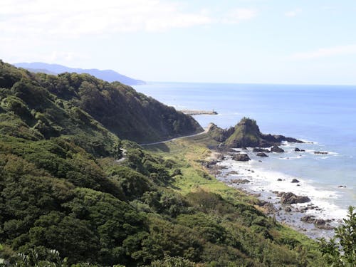 珠洲市は開放的な海と空の風景が広がる人口約1万人のまち
