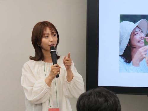 大阪会場ではタレント・小塚舞子さんが登場!