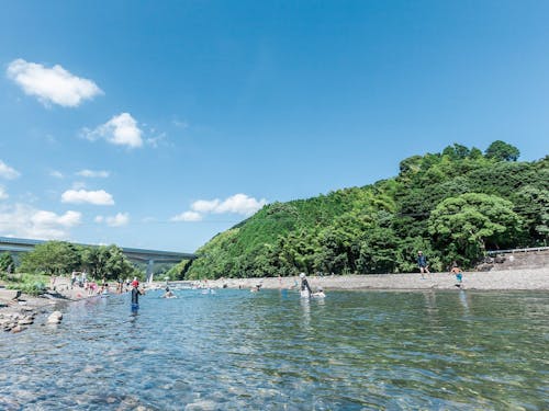 少し車を走らせると田舎風景が広がり、週末にはすぐにキャンプやBBQが楽しめます！