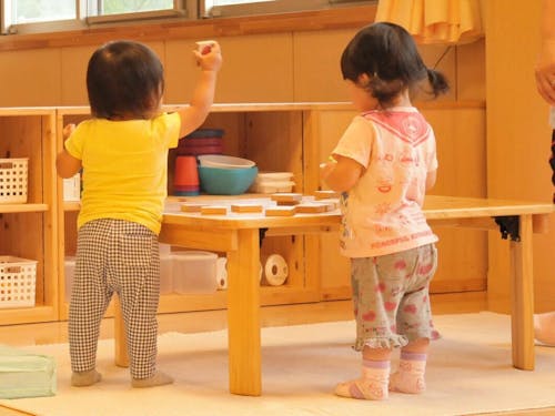 保育園の家具の製造補佐。携わった家具・遊具は園児に届きます