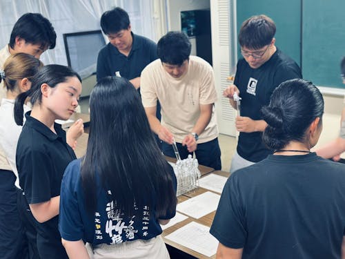 インターンの学生や若手の職員、そして町民と協働で活動に取り組む機会もあります。