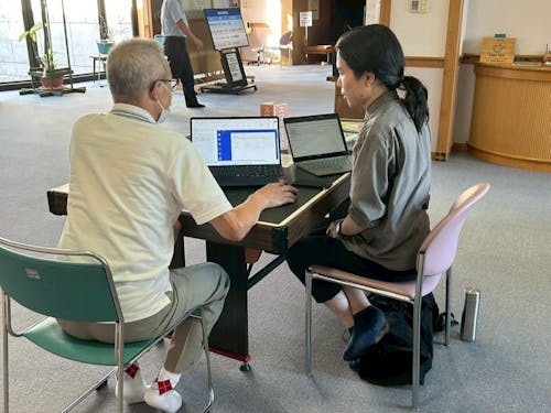 町民向けのスマホ相談会を開催し、悩みに寄り添い交流する居場所が生まれています