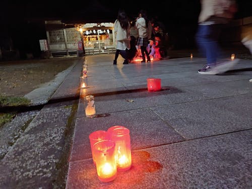 小さな町のあちこちで小さなイベントが動いています