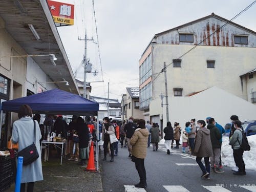 食がテーマの上映作品にあわせて開催したマルシェ『食の安全を守る人々』