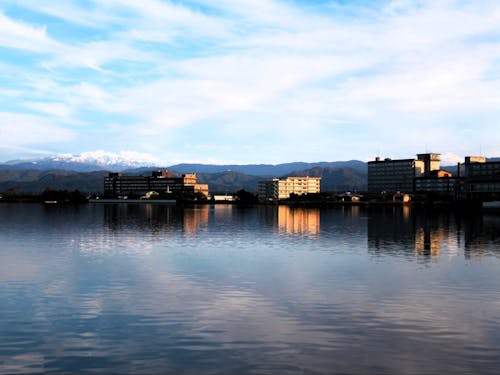 「潟」という日本海沿岸部に多い、水景を眺められる温泉地「片山津温泉」