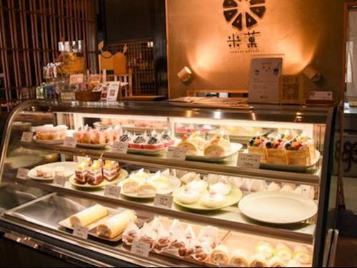 多可町　「米菓」店内