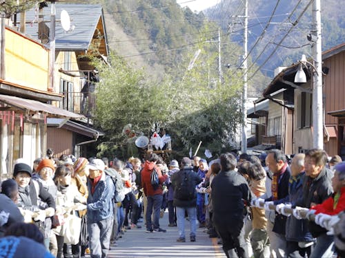 お正月の風物詩"お松引き"など、古くから守り継がれてきた固有の文化