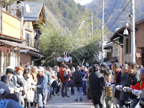 お正月の風物詩"お松引き"など、古くから守り継がれてきた固有の文化