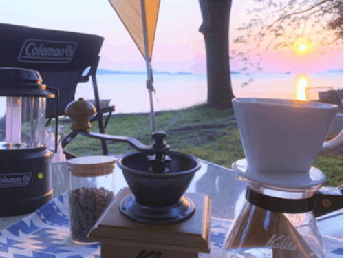 最高の朝日を浴びながら挽きたてのコーヒーは格別