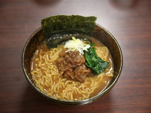 冬は獲れた猪で「イノシシラーメン」を提供。さまざまな副業が生まれています