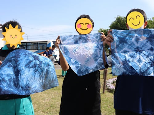 草木染体験でオリジナルのハンカチ作り