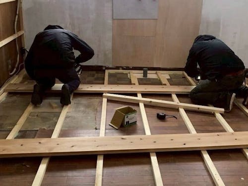 主に作業は夫婦で担当。強力な師匠や先輩方の力を借りて奮闘中です。