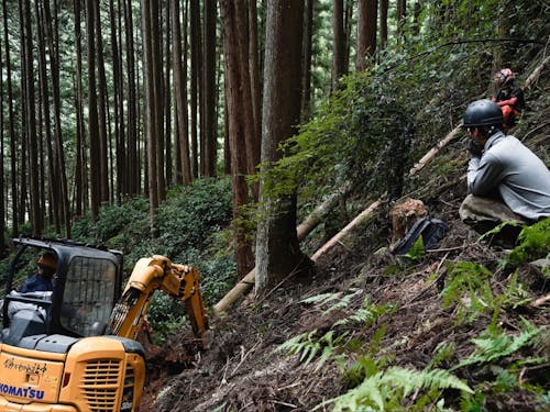 講師の岡橋さんより、状況に合わせて施行をすることを教えてもらいます。