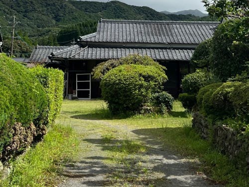 立派なお庭のある古民家