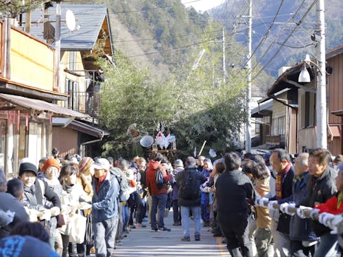 お正月の風物詩"お松引き"など、古くから守り継がれてきた固有の文化