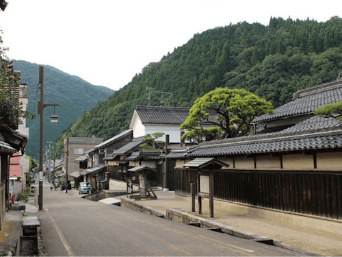 歴史の重なりを感じられる智頭宿